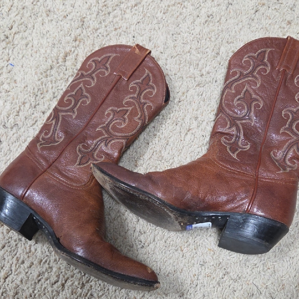 Tony Lama Tan Western Boots with Embroidered Design Sz 6